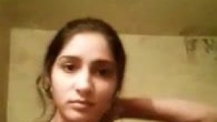 Desi girl ne Bathroom me bf ke liye shoot Kiya nude MMS