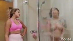 HOT LESBIANS HAVE SHOWER FUCK