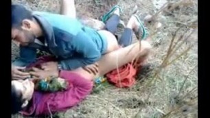 Kashmeri girl fucked by boyfriend in the forest.