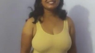 Indian bhabhi hot figure and hot boobs